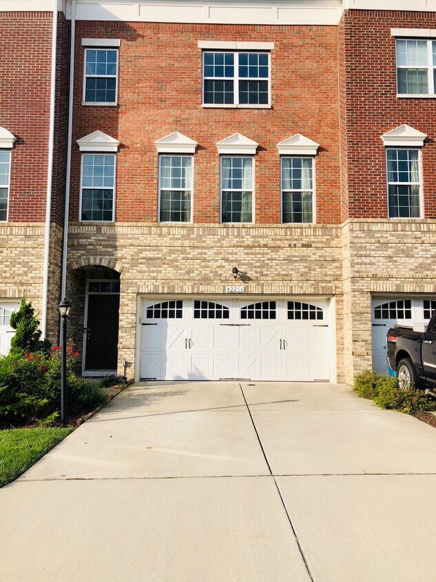 42256 Castle Ridge Sq, Brambleton, VA 20148 Townhome Rentals in Brambleton VA