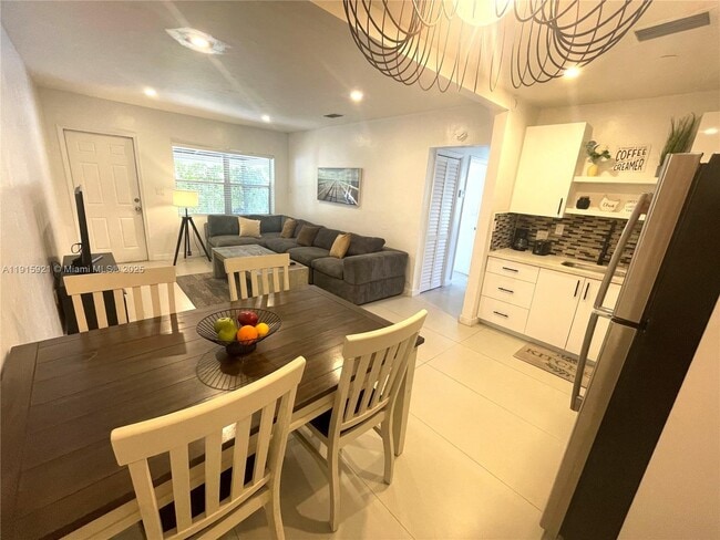 Building Photo - 1211 NE 15th Ave