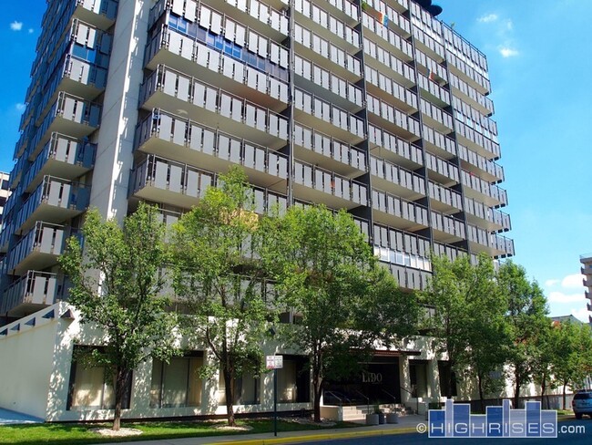 Building Photo - 790 N Washington St