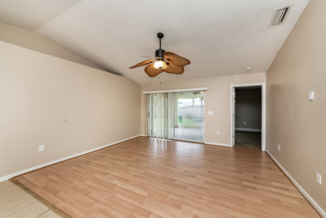 Foto del edificio - 4208 76th Dr E