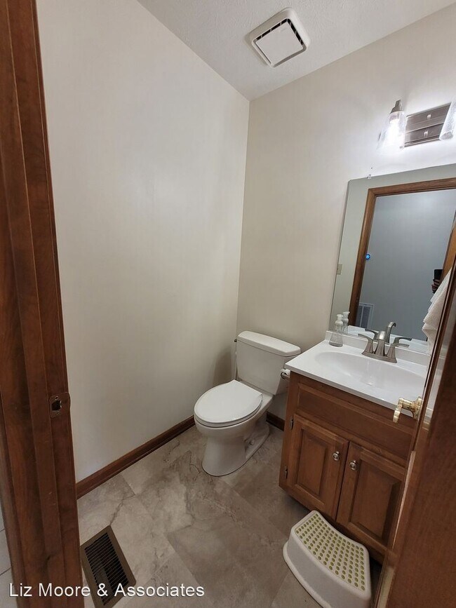 Building Photo - 4 br, 2.5 bath House - 104 Lord North Court