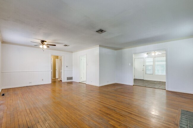 Foto del edificio - 2-BEDROOM TERRELL HEIGHTS COTTAGE
