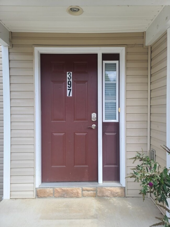 Building Photo - 3 Bedroom 2 1/2 bath Townhome for Rent in Waynesboro