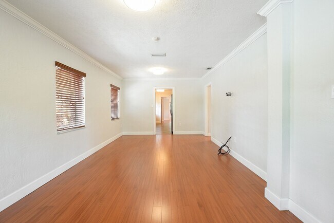 Foto del edificio - Charming 4/2 Colonial Town North Home with Oversized Fenced Yard