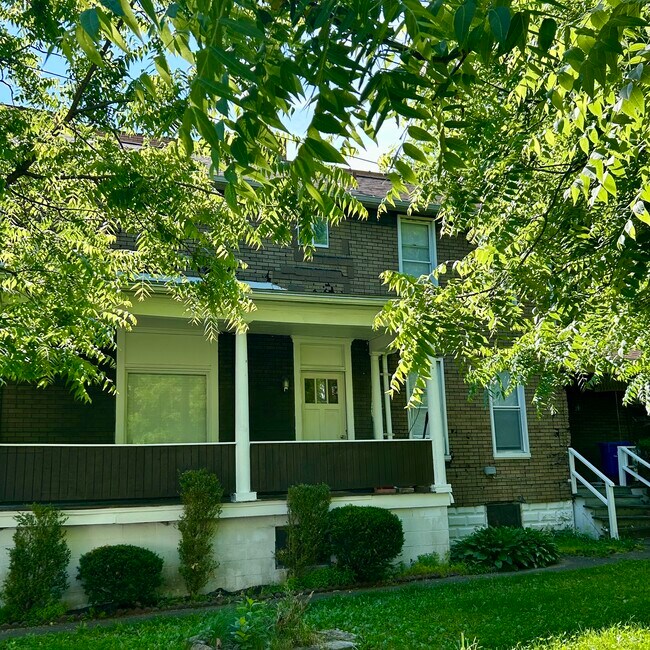 Building Photo - 626 Baldwin St