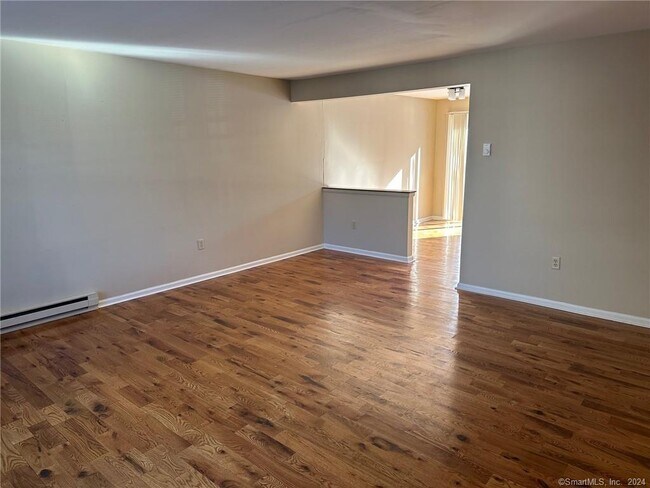 Building Photo - 456 Atwater St