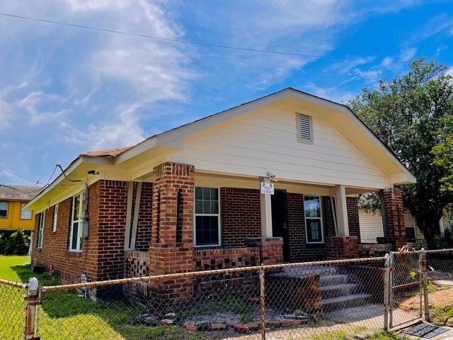 Foto principal - 6950 Avenue L