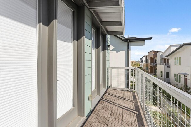 Foto del edificio - 9818 Mocking Bird Hill Ln
