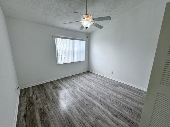 Building Photo - 2512 Woodgate Blvd