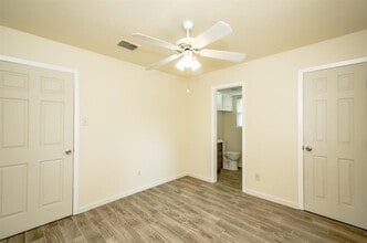 Building Photo - 12106 Pompton Dr