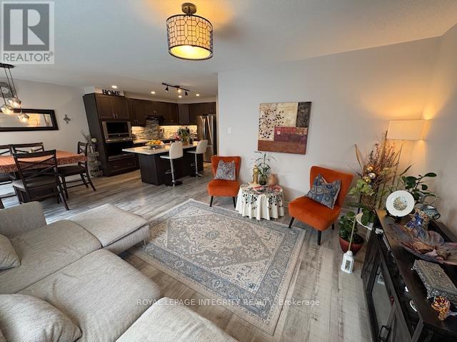 Building Photo - 521 Honeylocust Ave