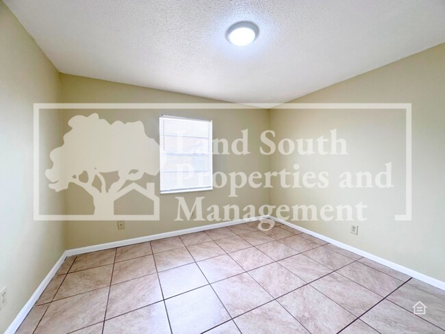 Foto del edificio - 5834 Charlton Dr