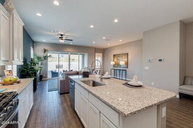 Foto del edificio - 2034 W Yellowbird Ln