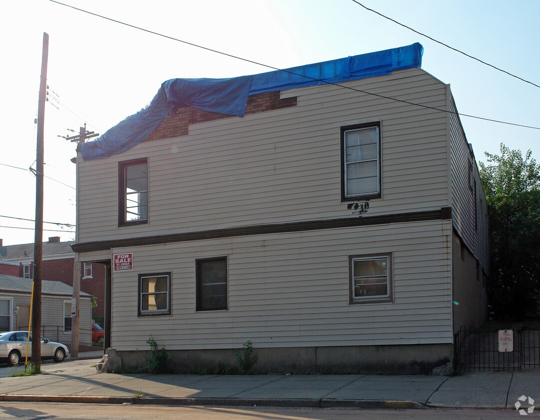 Building Photo - 902 Putnam St