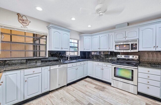 Foto del edificio - 2075 NW 15th Pl