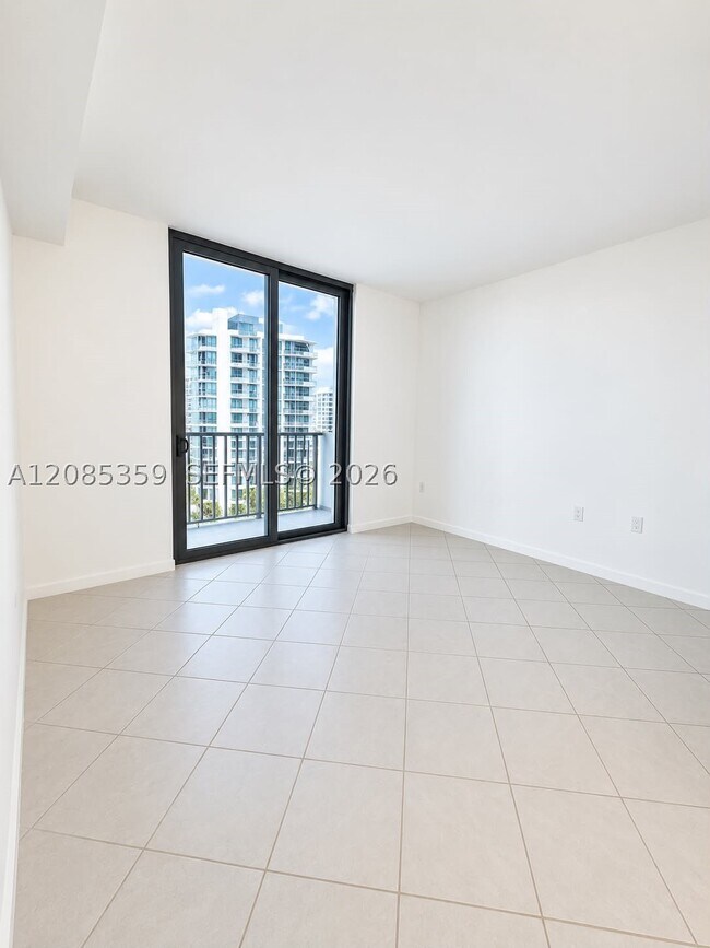 Building Photo - 540 Brickell Key Dr