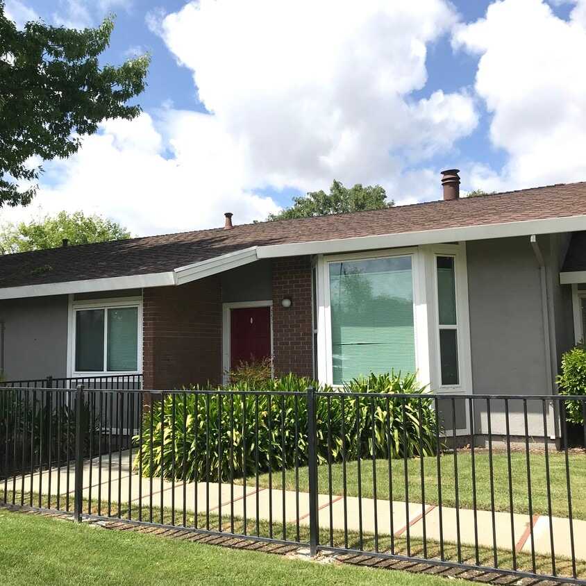 Front view - 2831 Treat Blvd