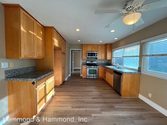 Building Photo - 3 br, 2 bath House - 981 Ravenwood Ave.
