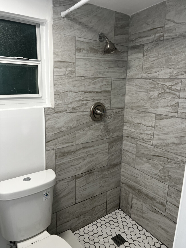 Bathroom #2 - 614 S K St