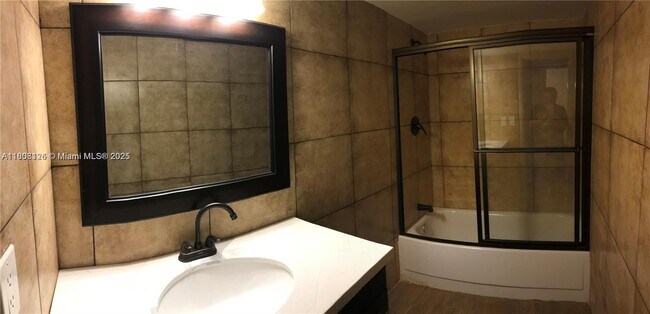 Foto del edificio - 1540 NE 191st St