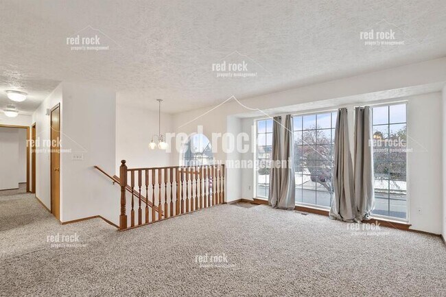 Building Photo - 1323 N Mitchell Rd