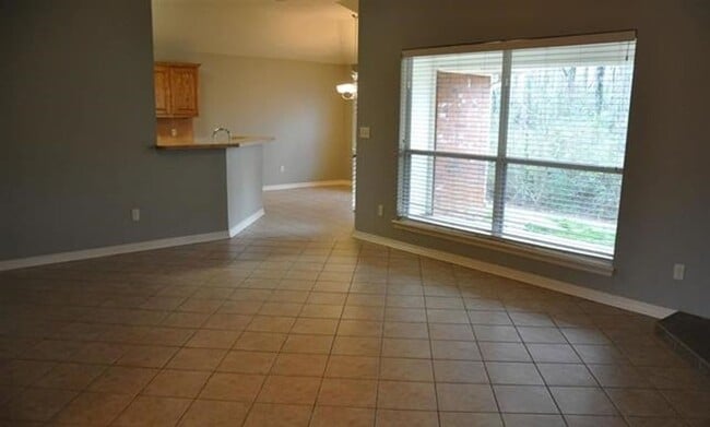 Foto del edificio - Coming Soon: 3 bedroom 2 bath in South Tyl...