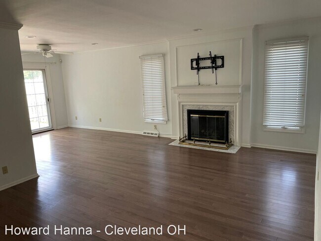 Building Photo - 3 br, 2.5 bath House - 34114 Chagrin Blvd....