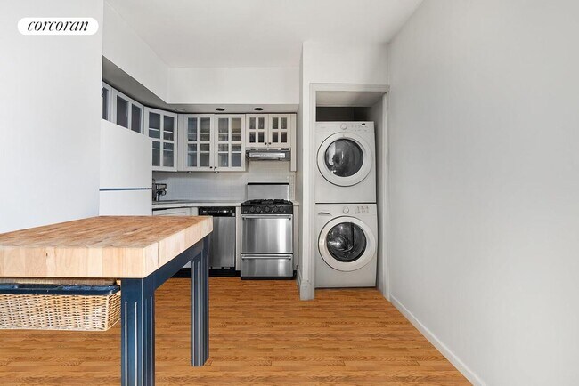 Foto del edificio - 180 Sterling Pl