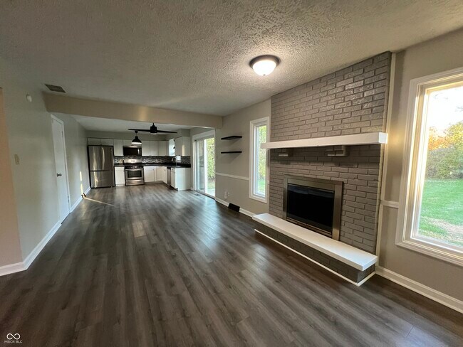 Building Photo - 4343 W Fairview Rd