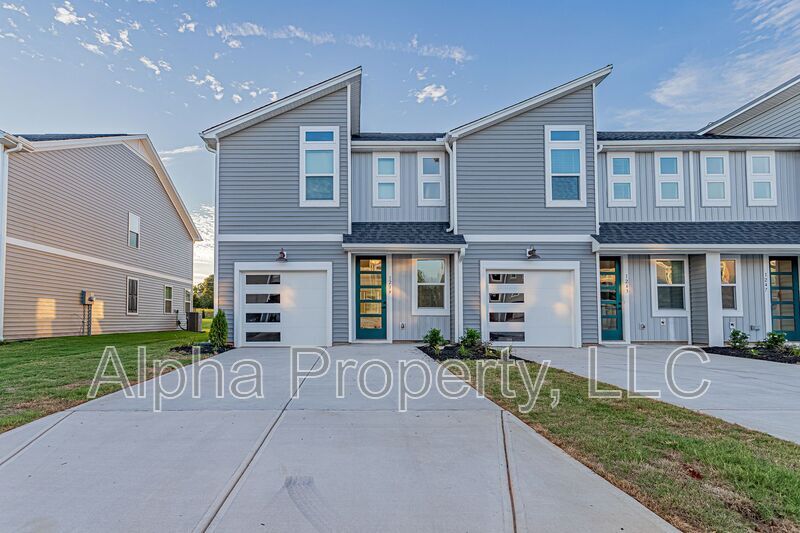 Primary Photo - 1239 Westgate Vlg Dr