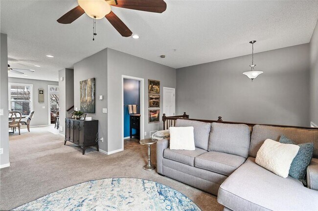 Foto del edificio - Gorgeous 3-Level Luxury Townhome in Upscal...