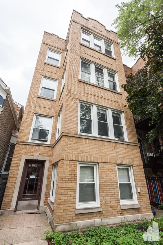 Primary Photo - 2839 N Whipple St