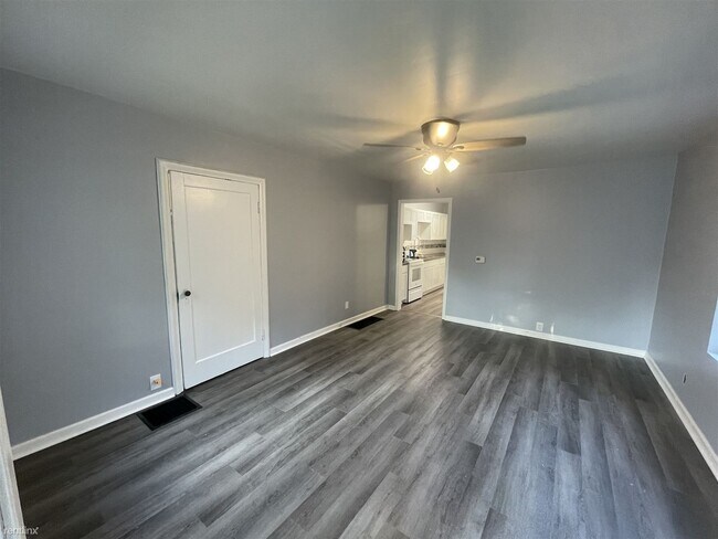 Building Photo - 1 br, 1 bath Duplex - 1517 North Chester A...
