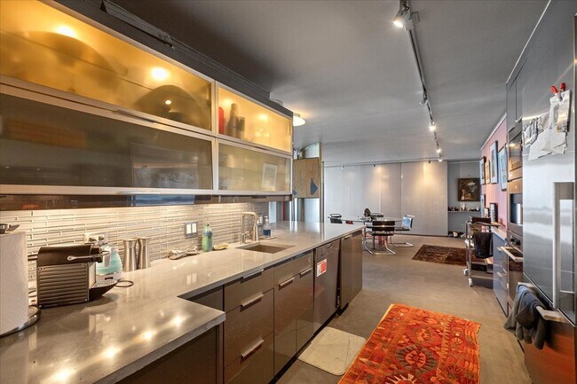 Foto del edificio - 2400 N Lakeview Ave