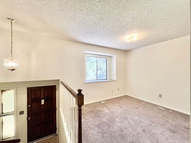 Foto del edificio - Great 2 bedroom 1 bathroom Duplex with att...