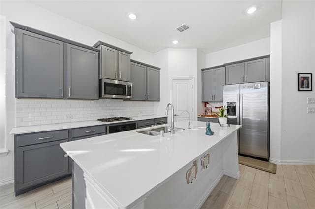 Foto del edificio - 2121 Esher Dr