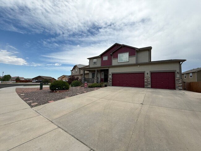 Foto del edificio - 6 Bed 4 Bath Home with 4,913 Sqft Near Peterson Space Force Base & Schriever Space Force Base!!!