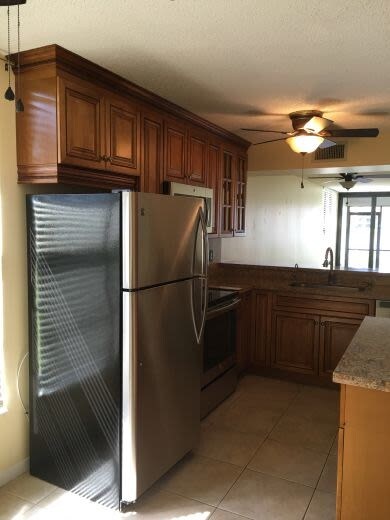 Building Photo - 6212 Coral Lake Dr