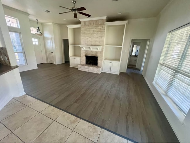 Foto del edificio - 10605 Rayburn Way