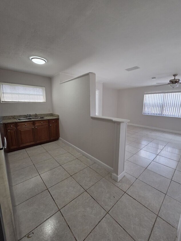 Photo - 2127 NW 7 ST