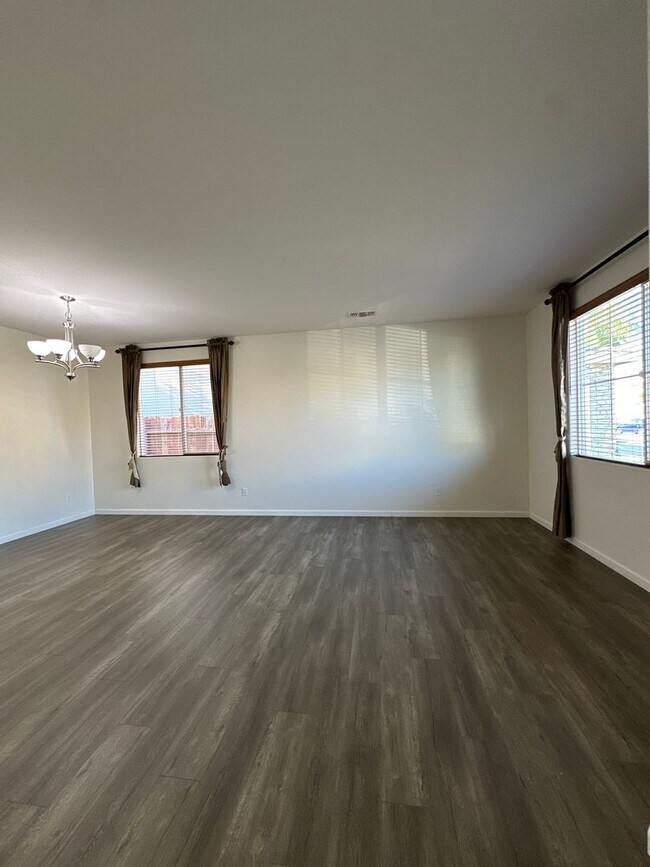 Foto del edificio - Cozy and Spacious Home in Elk Grove