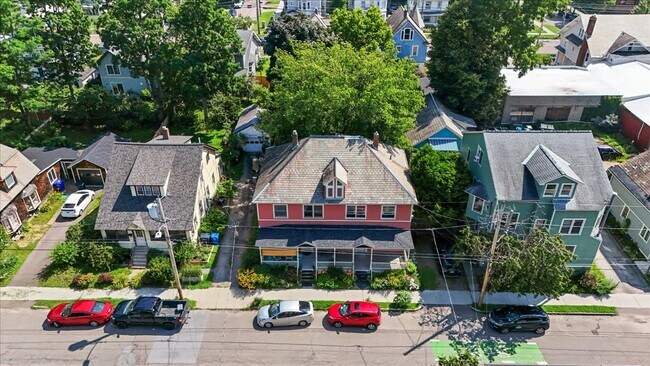 Foto del edificio - 72 Lakeview Ter