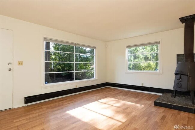 Building Photo - 15657 Ambaum Blvd SW