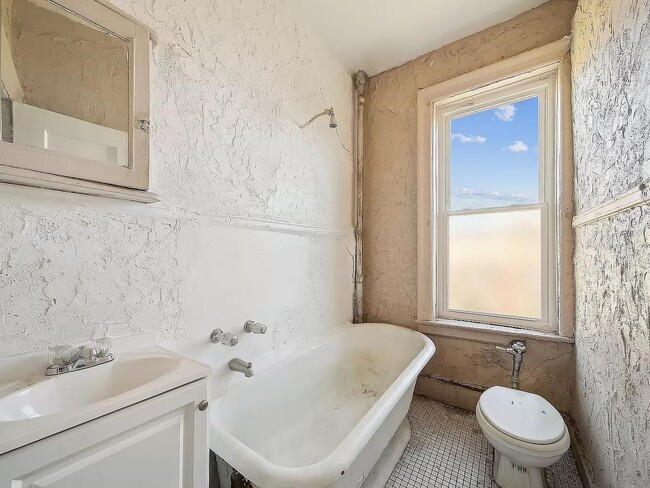 Building Photo - 374 S 2nd St