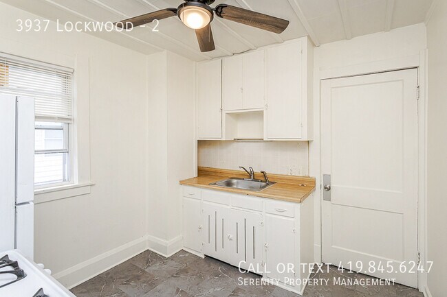 Foto del edificio - 3937 Lockwood-2