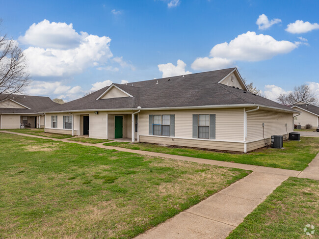 Building Photo - Caraway Commons