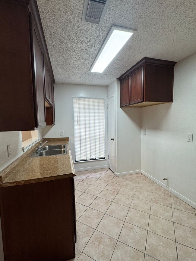 Foto del edificio - 11826 Roandale Dr