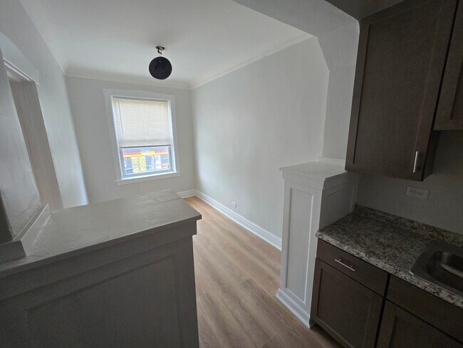 Building Photo - 4753 N Monticello Ave