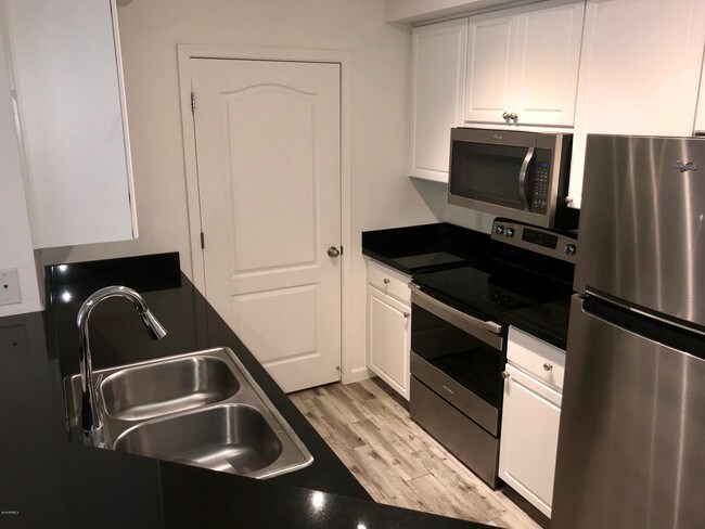 Foto del edificio - 1701 E Colter St