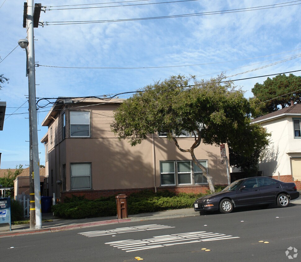 Foto del edificio - 5009-5015 Barrett Ave